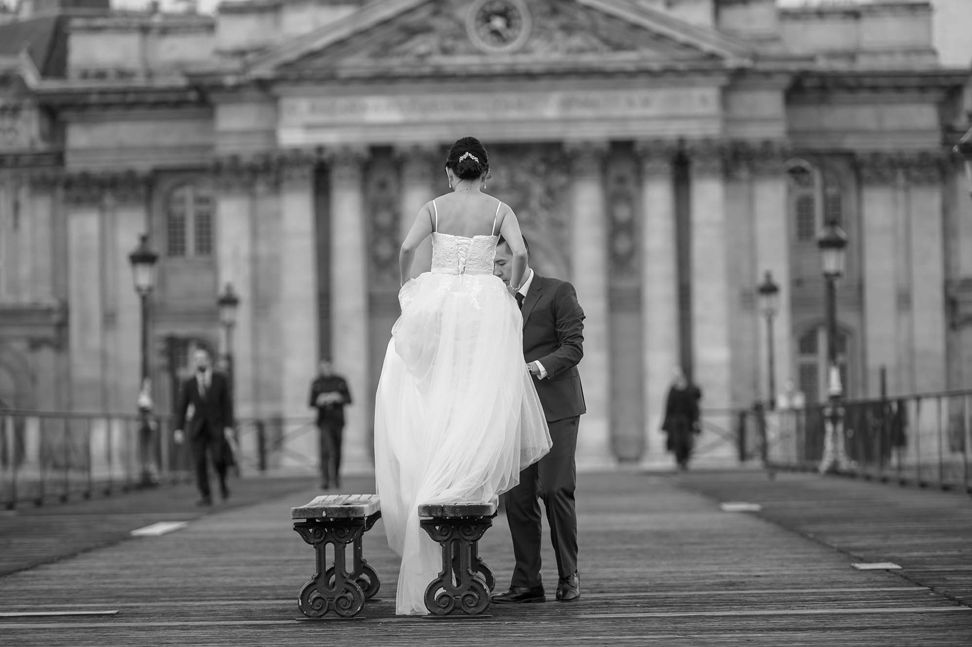 Black-and-white wedding portrait at the Palais Royal