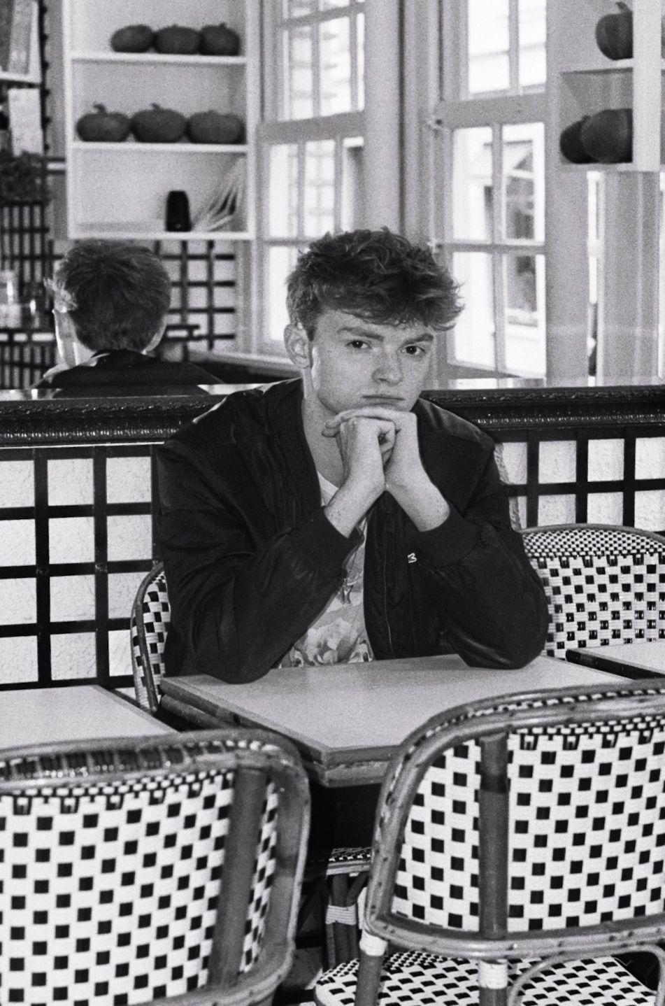 Black-and-white portrait at a Paris café